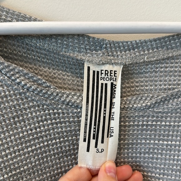 Free People America Oversized Split Back Gray Knit Sweater Top Loose Flowy Boho - Picture 6 of 8